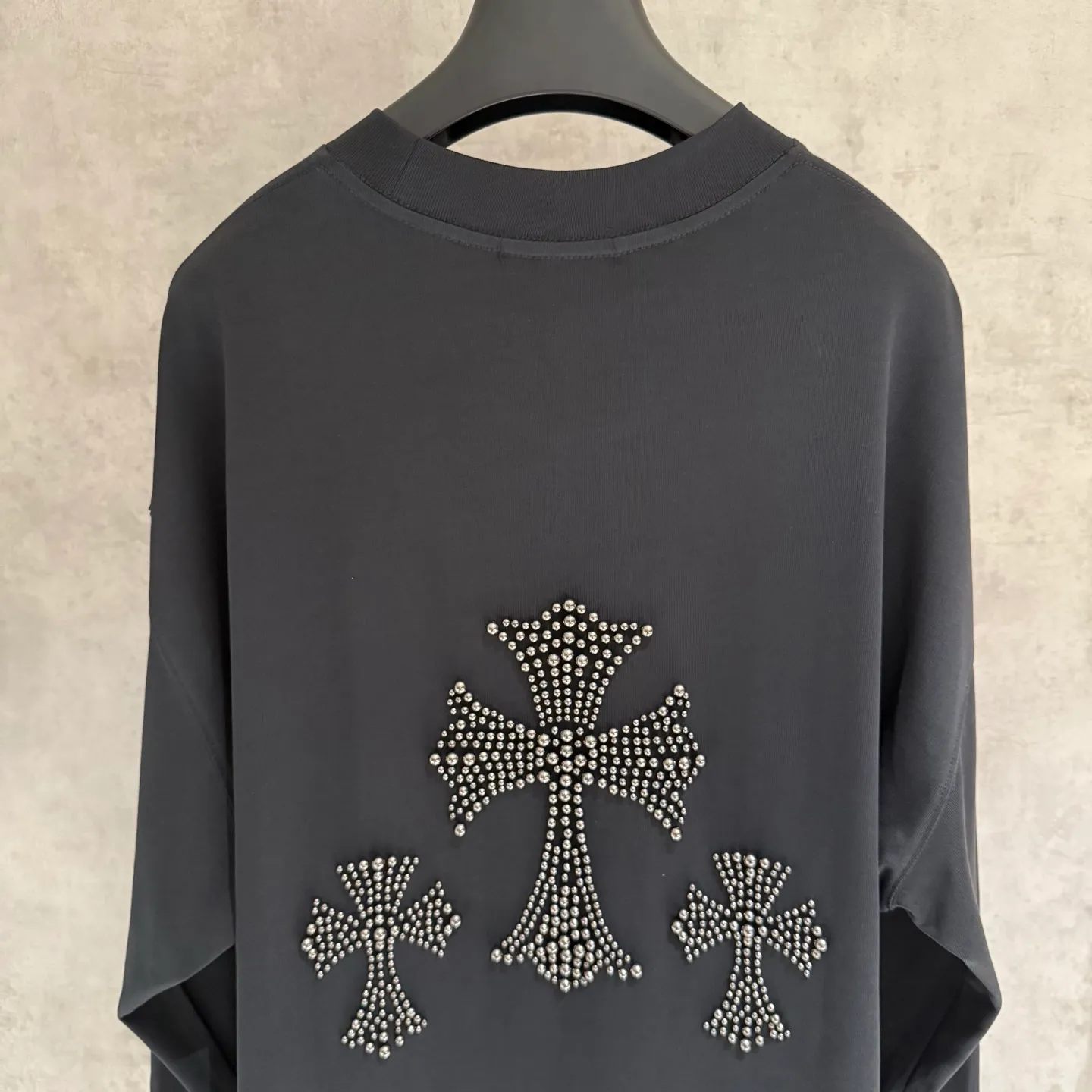 🅿️350 [Strict quality control] CH Croixin's new long-sleeved sweatshirt T-shirt. Heavy 420g double yarn fabric. Beaded on the front. Wash the whole garment twice. Frayed and torn on all four sides. Heavy fabric. The neckline is made of icy Salona. Loose fit. Deep, wide and stylish. No deformation or shrinkage. Color: 3 colors, black, white and gray. Size: M-2xl